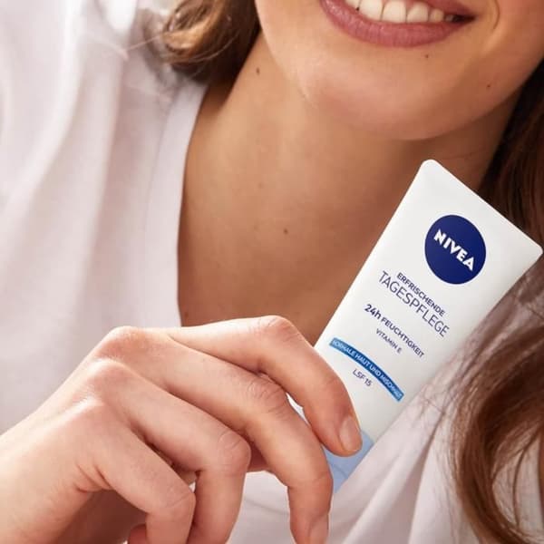 NIVEA 24H HYDRATATION Fräsch dagkräm SPF 15 50 ml