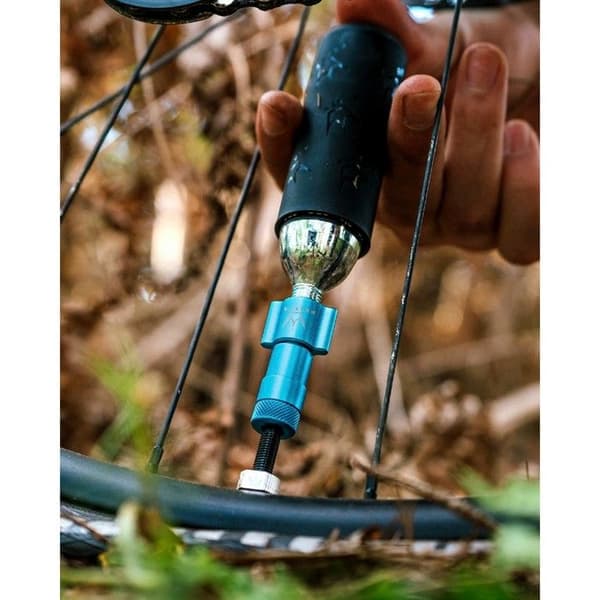 Peaty's CO2 Holeshot Inflator - Svart - 25g