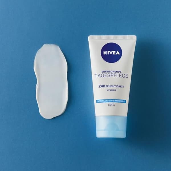 NIVEA 24H HYDRERING Frisk dagcreme SPF 15 50 ml
