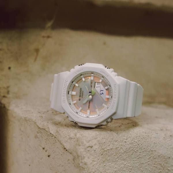 Casio Klocka - Kvinnor - GMA-P2100PC-7AER