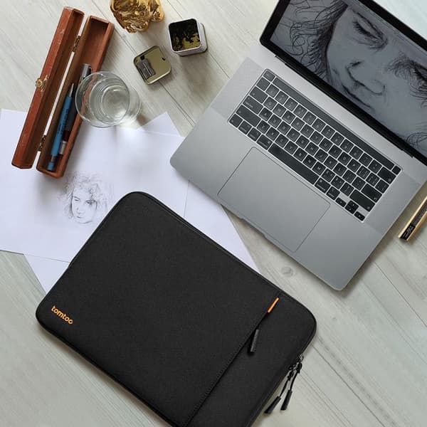 Laptop sleeve - Tomtoc - A13D2D1 - 14 tommer - Sort - Militærbeskyttelse