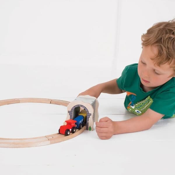 Grå trætunnel til BigJigs legetøjs togskinner