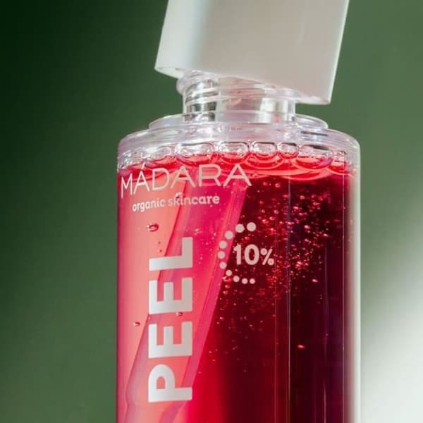 Madara Peel Intense Exfoliating Serum - röd - 30 ml