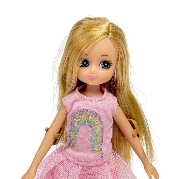 Lottie Pige Skateboarder