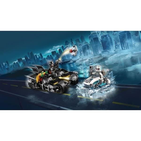 LEGO® DC Comics Super Heroes 76118 Mr. Freeze™ vs. Batcycle