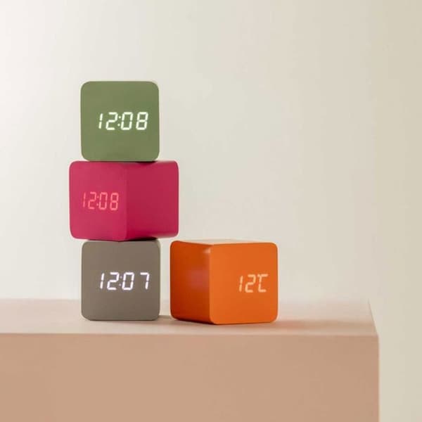 Väckarklocka - Karlsson - Spry Square - Elegant design - LED-lampor - Grå