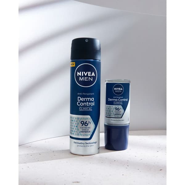 357768 NIVEA Derma Dry Control Antiperspirant til mænd, roll-on 50 ml