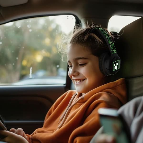 Trådlösa hörlurar - OTL Technologies - Fällbara - Bluetooth V5.3 - LED - 50h batteritid