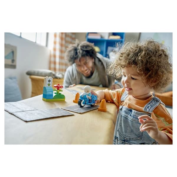 10471 Den blåa polismotorn ® DUPLO® Min stad