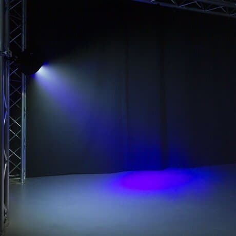BeamZ MultiAce2 RGB-UV och Strobe LED-ljuseffekt - 2-i-1