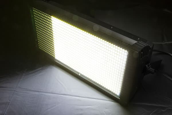 BeamZ Pro BS1000 LED-stroboskop - 4 segment - DMX