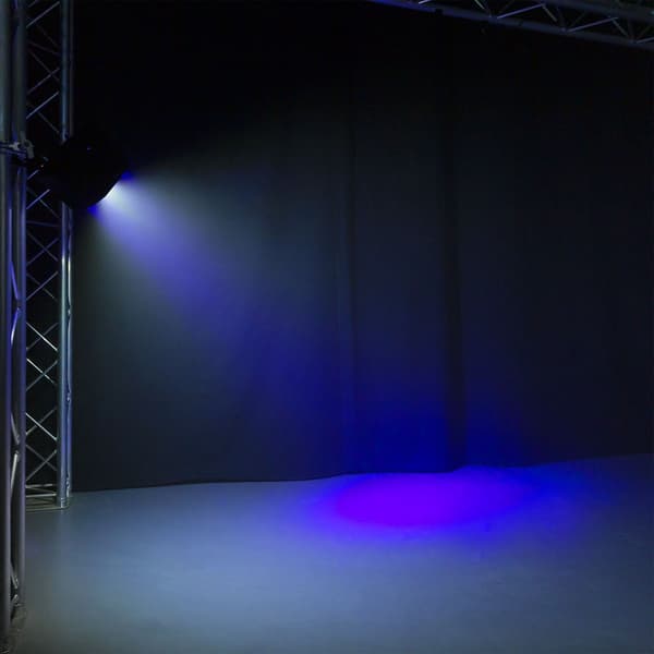 BeamZ MultiAce2 RGB-UV och Strobe LED-ljuseffekt - 2-i-1