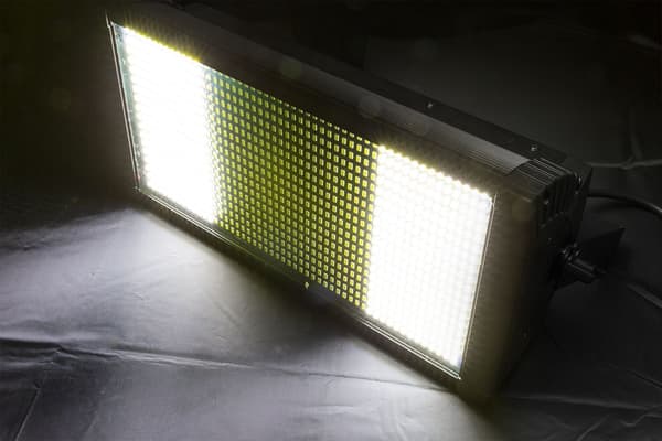 BeamZ Pro BS1000 LED-stroboskop - 4 segment - DMX