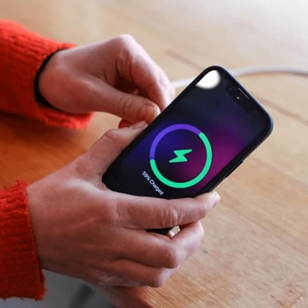 Smartphonefodral - Quad Lock - iPhone 13 Pro - Svart - Stötsäker