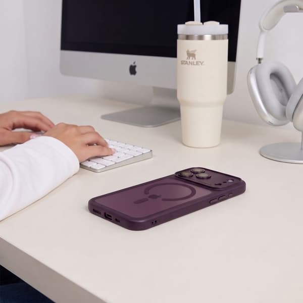 Tech-Protect MagPeak MagSafe CC Suojakuori sopii iPhone 17 Pro Max - Dark Cherry