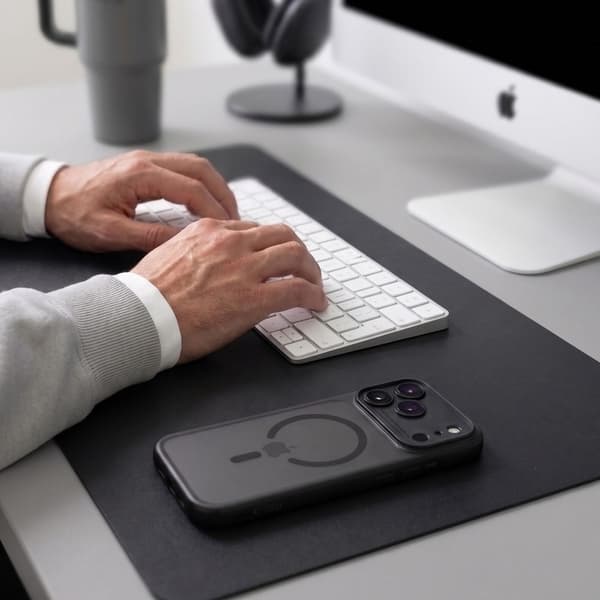 Tech-Protect MagPeak MagSafe CC Skal för iPhone 17 Pro Max - Mattsvart
