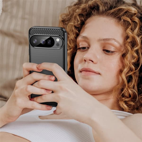 SKALO Google Pixel 10 Armor Carbon Cover