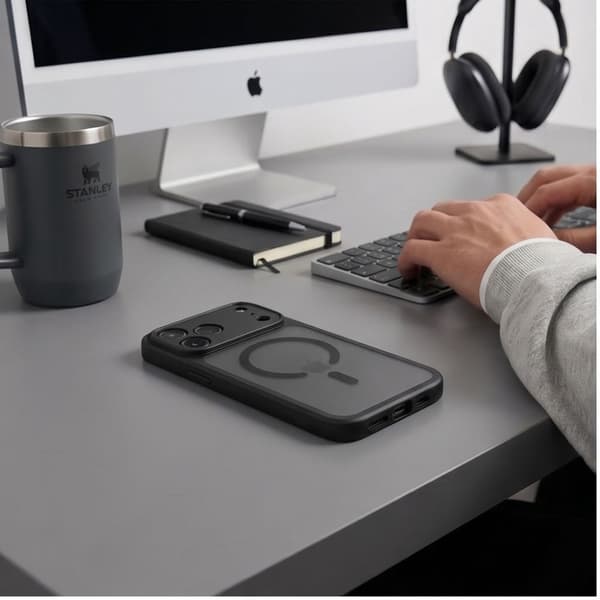 Tech-Protect BasicMag MagSafe Skal för iPhone 17 Pro Max - Mattsvart