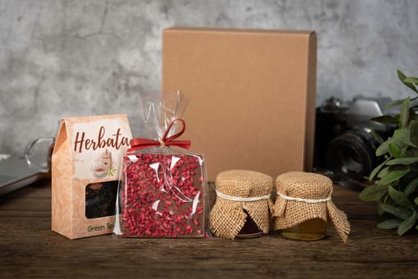 Presentset gåva te choklad honung
