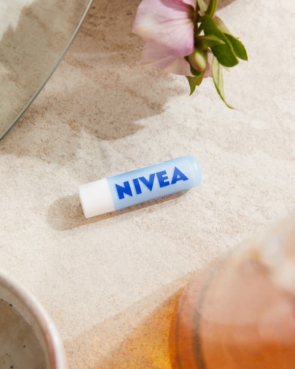 Nivea Hydro Care pflegender läppbalsam 4,8 g