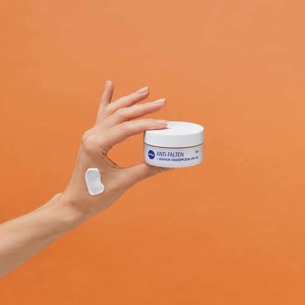 091228 NIVEA Mod rynker + Modellerende dagcreme SPF 30 65+ 50 ml