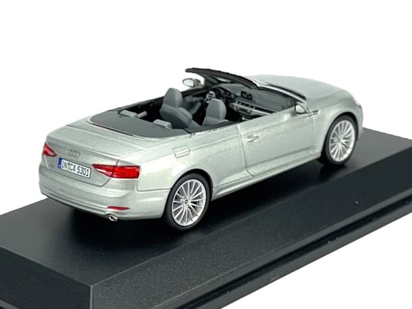 FORHANDLERMODEL AUDI A5 CABRIOLET FLORETT SØLV 1:43 501.17.053.31