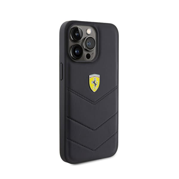Ferrari Quiltet Metal Logo - iPhone 15 Pro Max Cover (Sort)