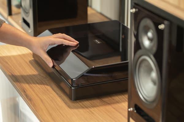 Kruger&Matz TT-501 levysoitin, USB-tallennus, RCA-liitin