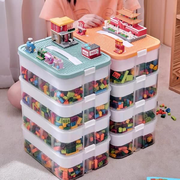 Neljäkerroksinen laatikko LEGO-leluille