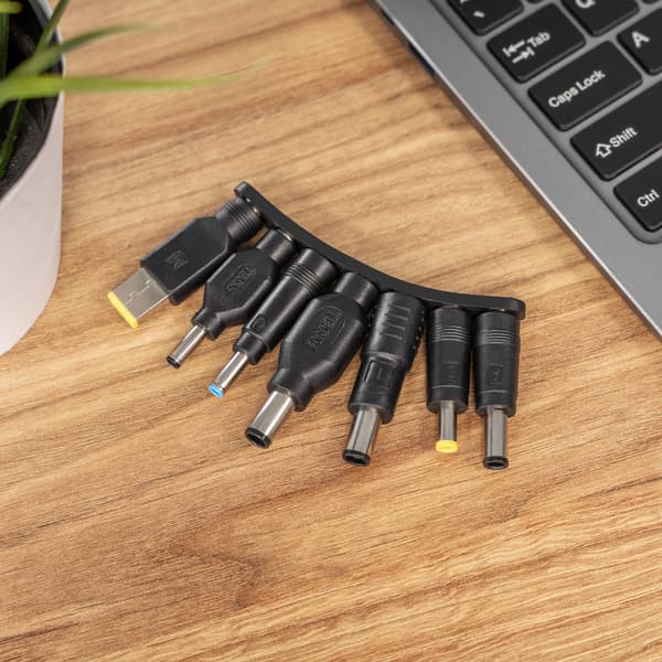 Kruger&Matz 45W yleisvirtalähde Power Delivery -toiminnolla, 7 napaa