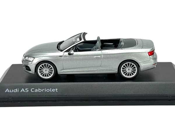 FORHANDLERMODEL AUDI A5 CABRIOLET FLORETT SØLV 1:43 501.17.053.31