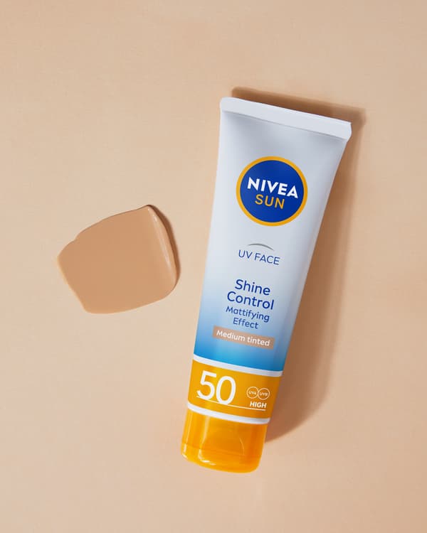 088723 NIVEA SOL UV ANSIGT GLANS KONTROL SPF50