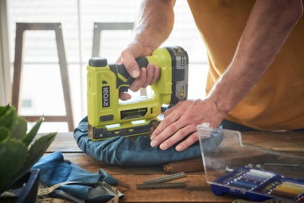 179241 RYOBI Hæftemaskine 18V