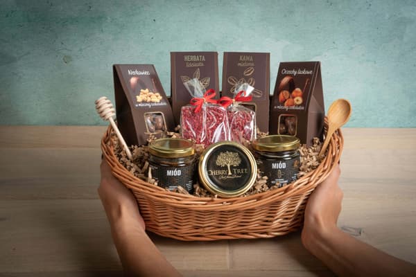 Presentkorg-set mörk med te, kaffe, sötsaker, honung och sylt