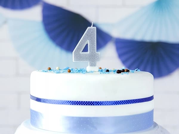 Numero 4 kynttilä hopeaa, 1 kpl.