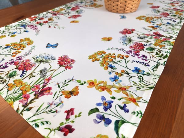 BORDLØBER Hvid med farverige blomster Rektangulær 40x85 dug til sofabordskommode