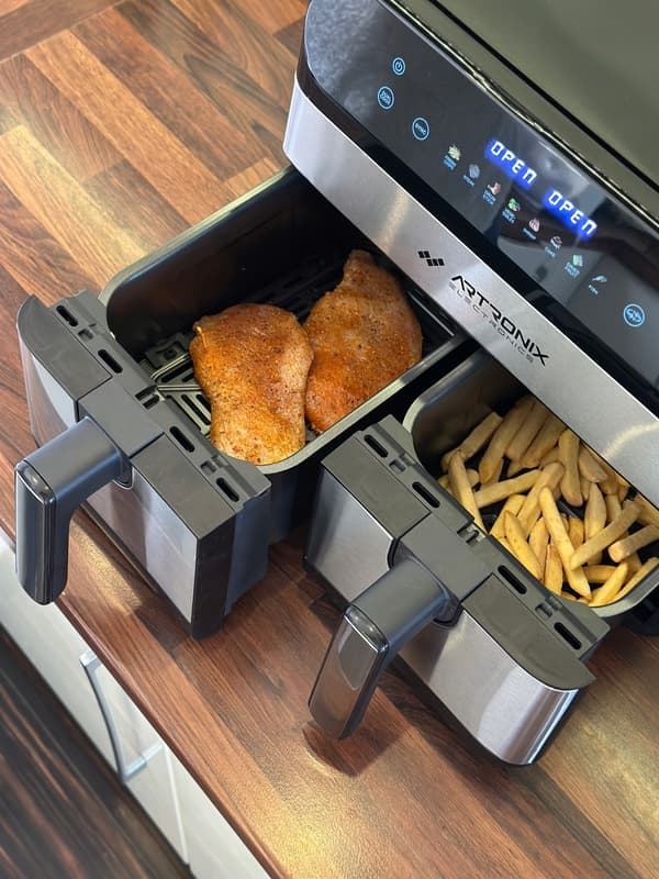 9L KAKSOISKAMPIOINEN ILMAKYPSENNIN - LCD, grilli, 2400W