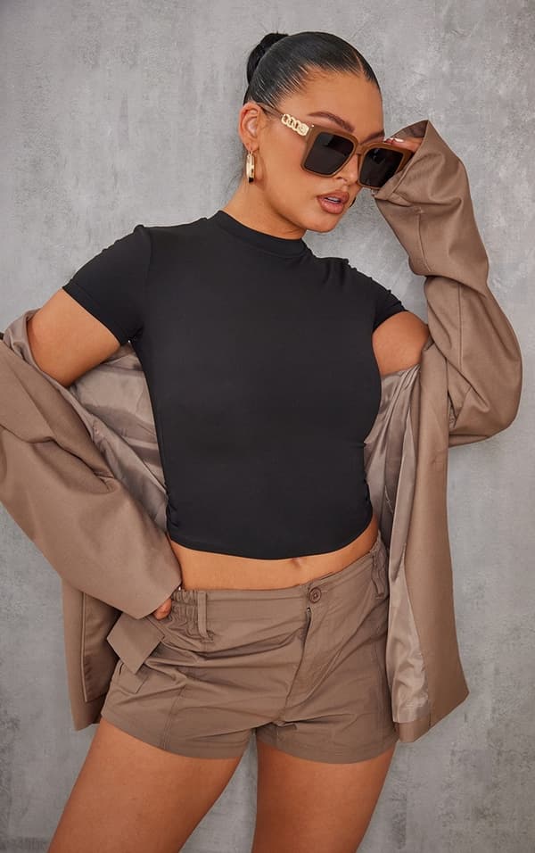 PRETTYLITTLETHING TYDELIG SORT TOP 34 ECR