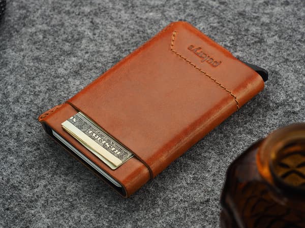 GOBI-lompakko kasviparkitusta nahasta, Nomad Cognac