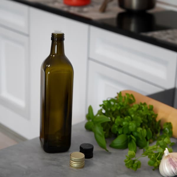 MARASCA SQUARE OLIVE -pullo 750 ml oliiviöljypullolle annostelijalla