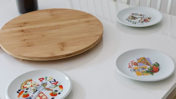 PIZZATALLRIK I PORSLIN 20,5 CM