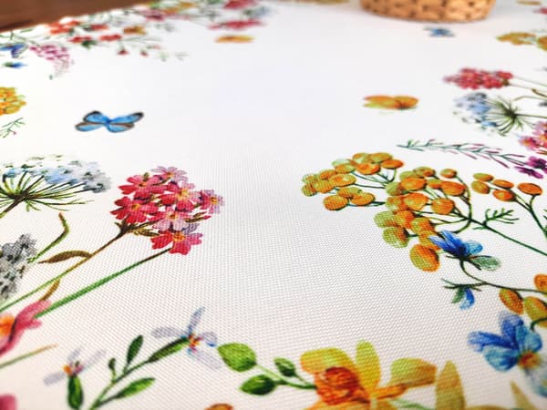 BORDLØBER Hvid med farverige blomster Rektangulær 40x85 dug til sofabordskommode