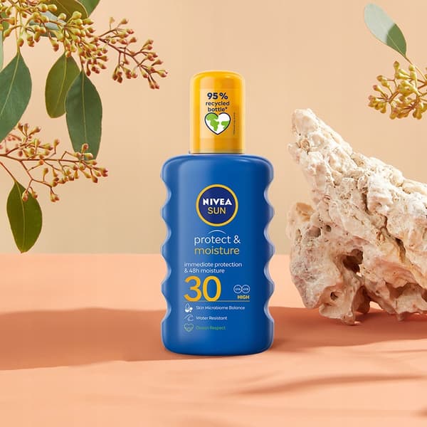 NIVEA SUN Kosteuttava Spray SPF30 200 ml