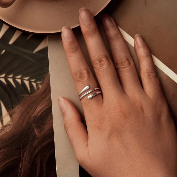 Elegant silverring som flätar om fingret, silver 925