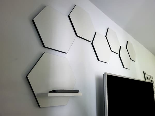 Set med 6 hexagoner och 1 hexagonal hylla