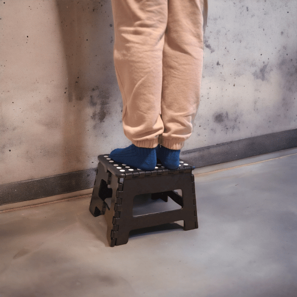 KLAPPELIG SKAMMER, ROBUST OP TIL 100 KG. KLAPPELIG PLATFORMSTOL