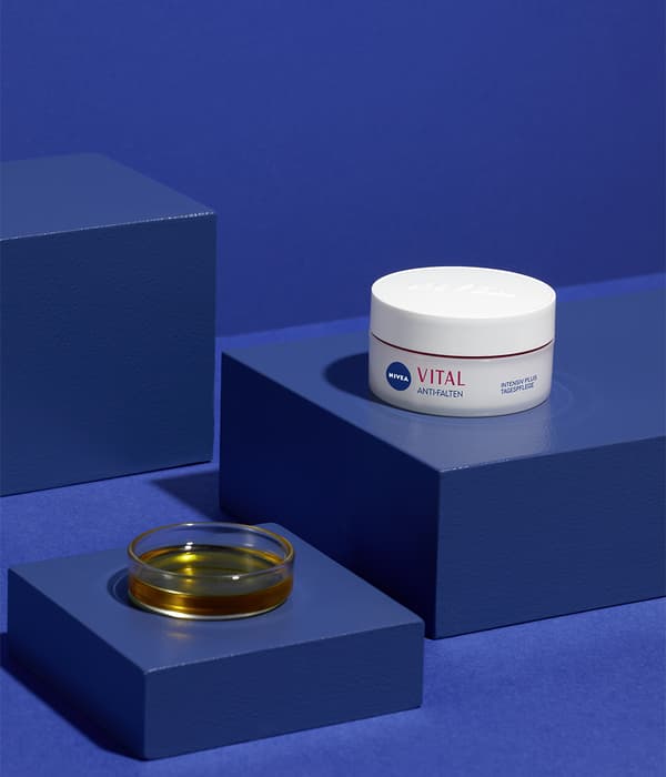 715869 NIVEA VITAL Nærende dag SPF15