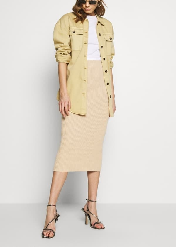 Glamorous damjacka med skärp beige 36