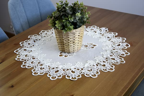 Rund krämfärgad duk diameter 60 guipure
