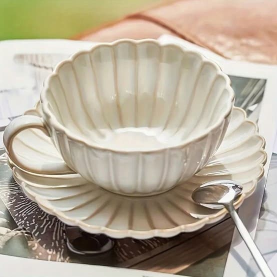 Sæt elegant kop og underkop til te og kaffe keramik hvid stor